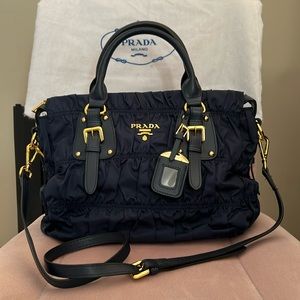 <PRADA> Gaufre handbag